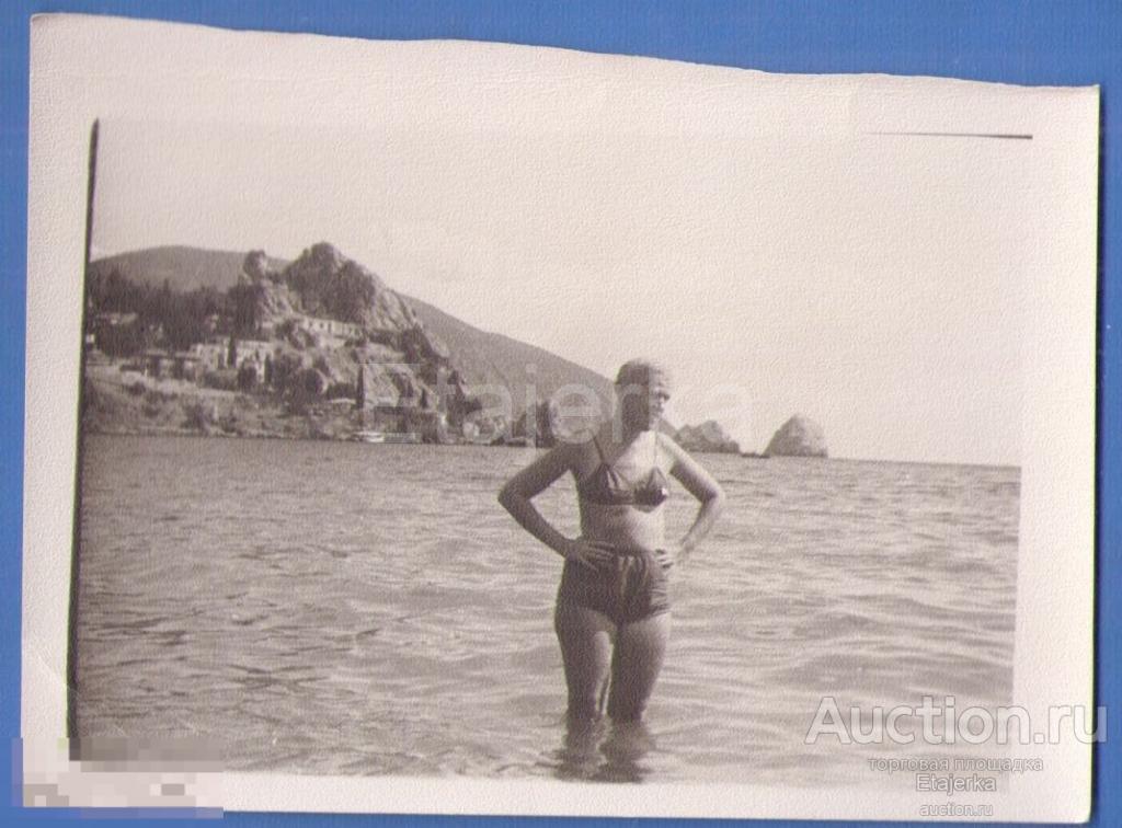 Девушка . НЮ.  Крым. Артек  . Пляж . Черное море    .  1956  . Фото  СССР  (17н) 