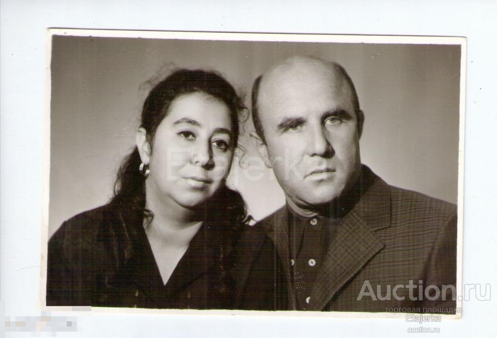 Семья. Женщина. Длинные волосы . Мужчина     .  Фото СССР . (Арх. м17) 