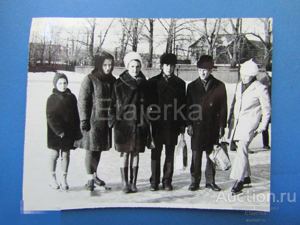 Коньки. Каток   .  Ленинград . Команда  ф-ка. Кр. Октябрь .  1973.   Фото СССР ( Кр. Окт )