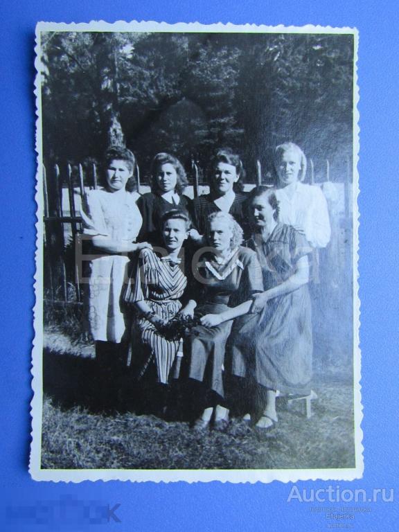 Вырица. Дача . Детский сад. Девушки . 1952. Ленинград. Фото СССР.  ( Выр.) 