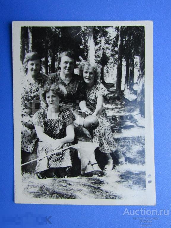 Вырица. Дача . Детский сад. Девушки . 1955. Ленинград. Фото СССР.  ( Выр.) 