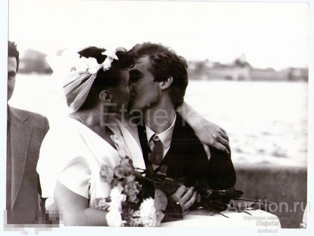 Свадьба  .Стрелка В.О .Поцелуй. Ленинград. Военный строитель. (Касьянов .архив) 8.
