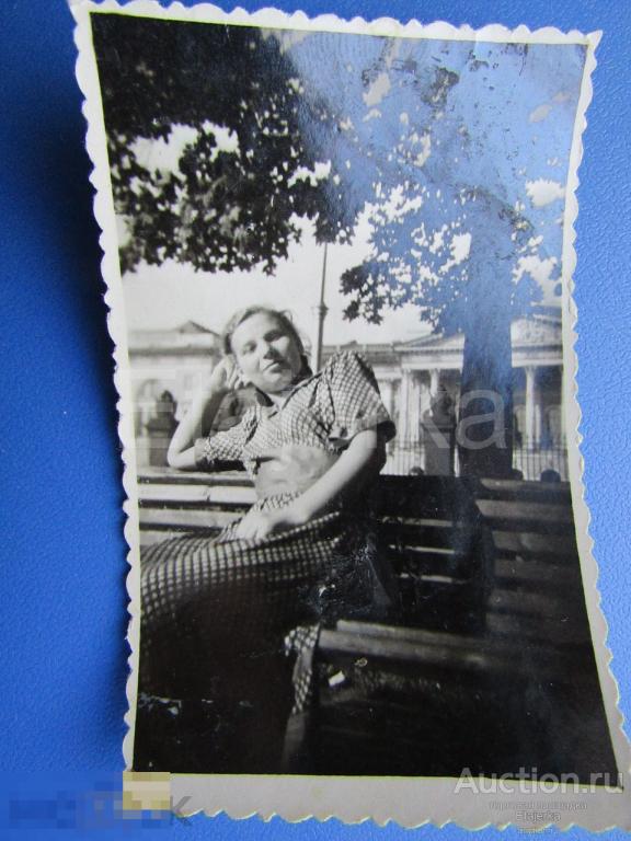 Девушка. Ленинград . 1951   .Старое   Фото СССР. ( пчеловод) 