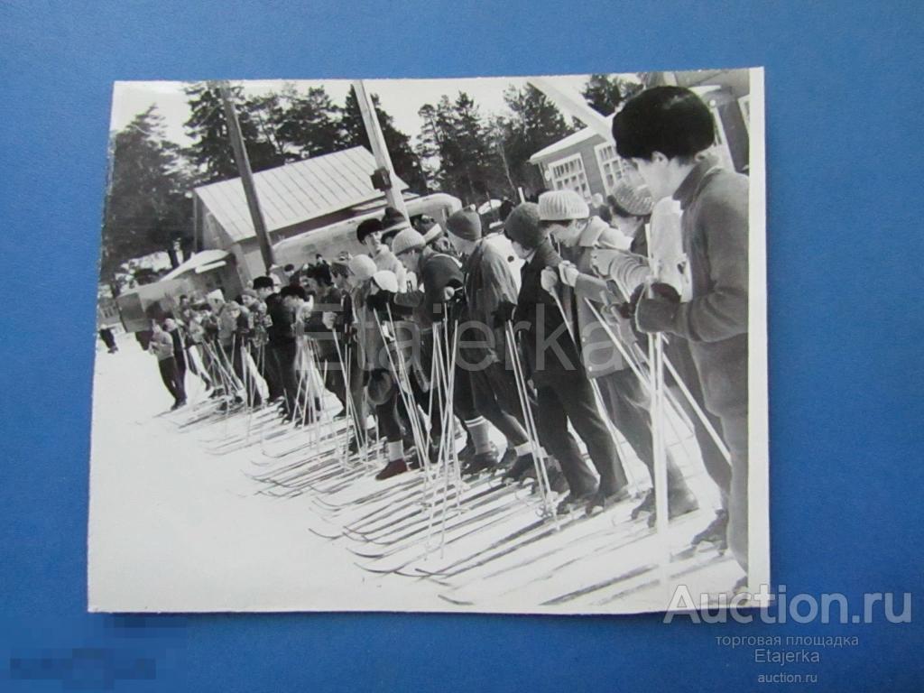 Лыжники . Парни .  Ленинград . Команда  ф-ка. Кр. Октябрь .  1973.   Фото СССР ( Кр. Окт ) 