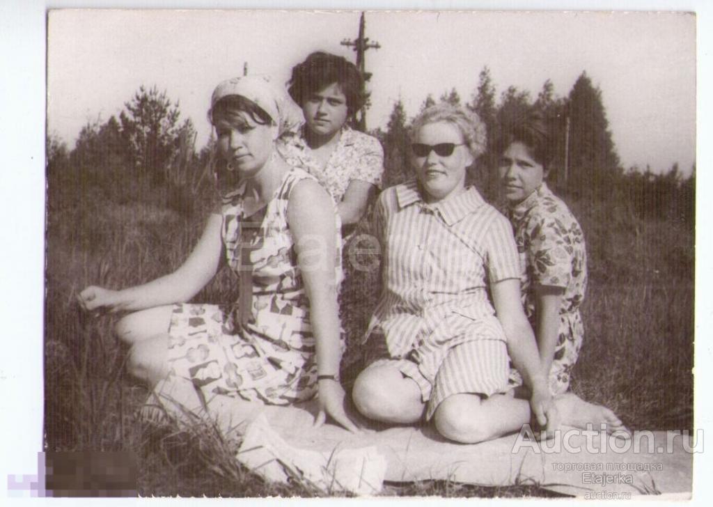 Женщины.Пляж.Отдых . Ленинград . Фото СССР. ( Выр. ) 