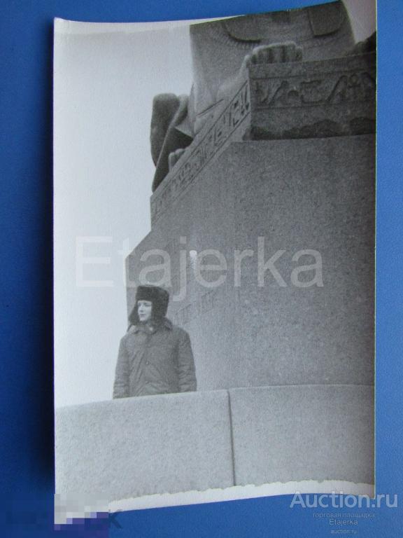 Мальчик . Сфинкс  на Университетской   Набережной   . Дети .  Ленинград   Фото  СССР   (Арх. Стар.) 
