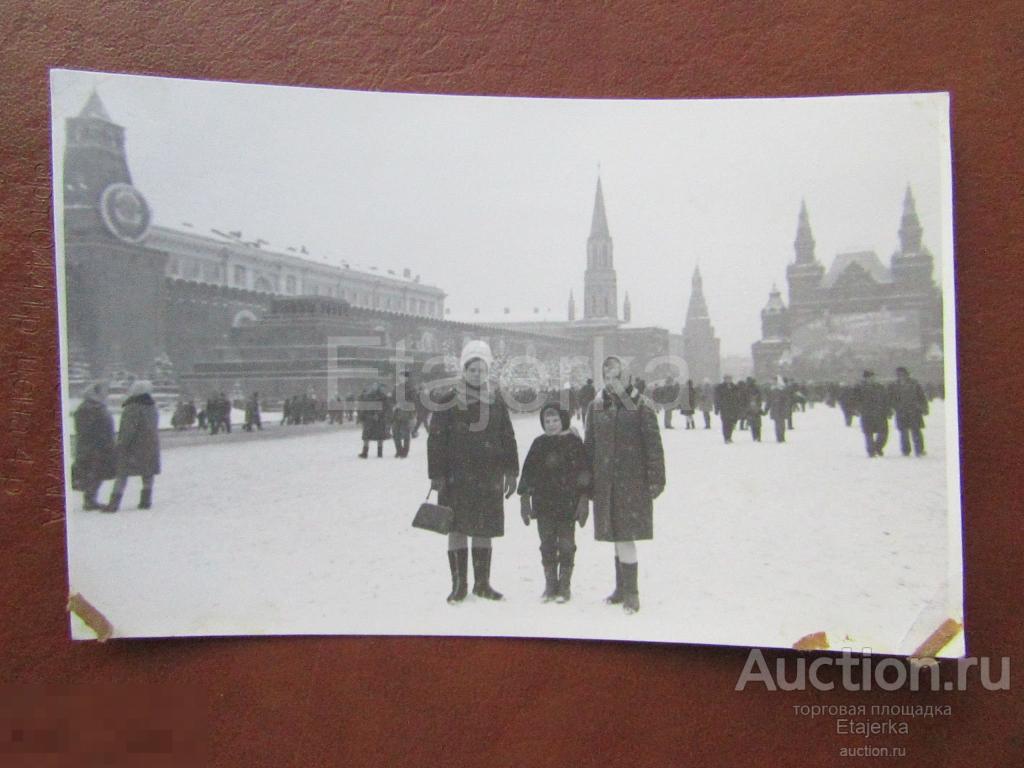 Красная площадь.  Москва .   Дети.    Зима. Семья . Мавзолей.     Фото СССР   (Арх. Тан.) 