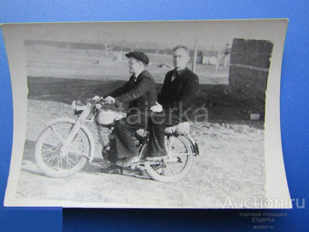 Мотоцикл.  Мопед. Мужчины     .Старое   Фото СССР. ( пчеловод) 