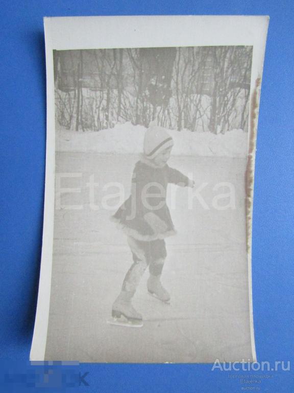 Девочка.  Каток.  Фигурное катание . Ленинград. ЦПКиО? Фото СССР. ( арх. Королькова) 