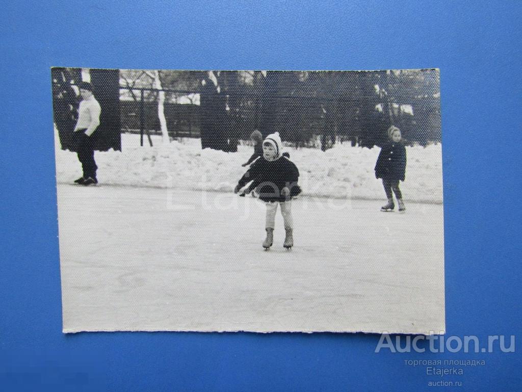 Девочки.  Каток.  Фигурное катание . Ленинград. ЦПКиО? Фото СССР. ( арх. Королькова) 