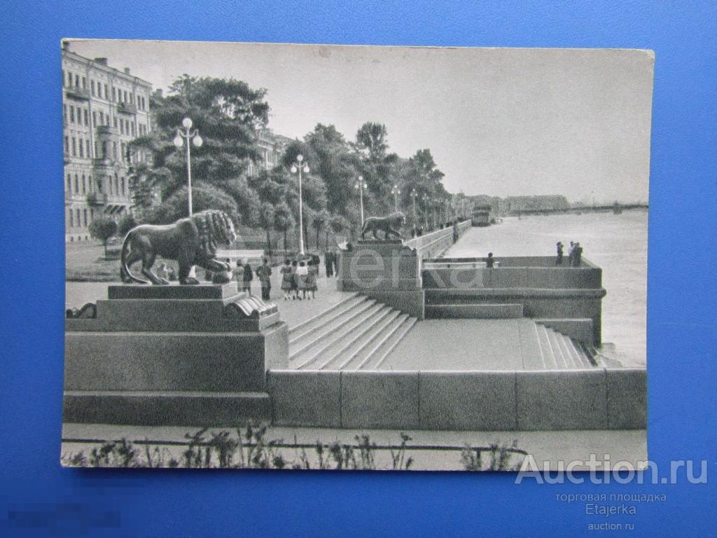 Спуск к Неве.  Ленинград . 1955. Дворцовая набережная. Лев.