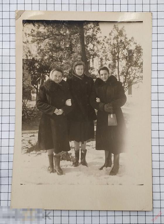 Фотография девушки в пальто платках, мода, зимняя одежда, сумочка #48* 