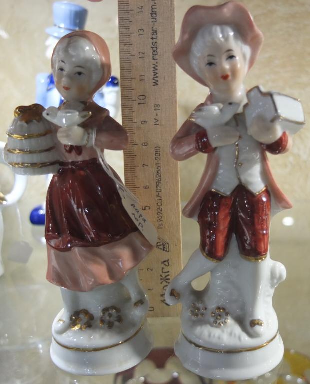 фарфоровые статуэтки Девочка и Мальчик с голубками, старые , Европа