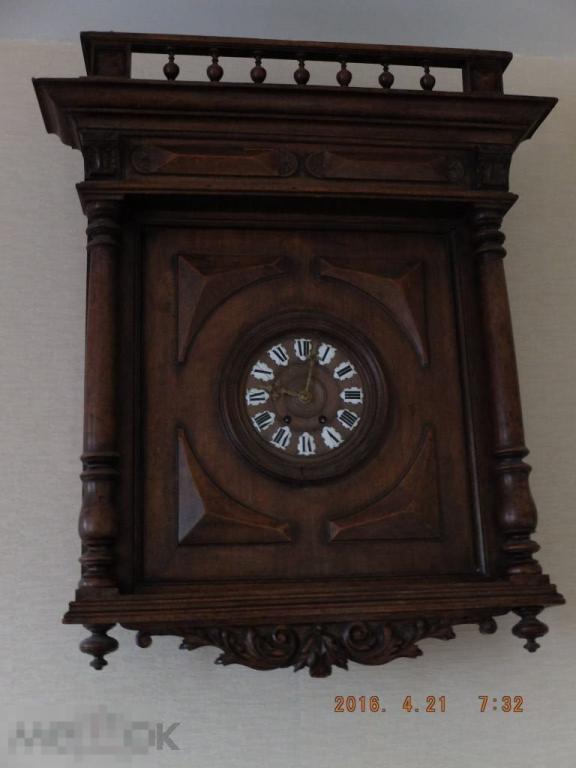 Часы тверь цена. Старинные настенные часы Модерн. Часы старинные настенные с боем из Голландии. Часы старинные 19 век Ласточкиным хвостом. Сколько стоит старинное старинное стенные часы.
