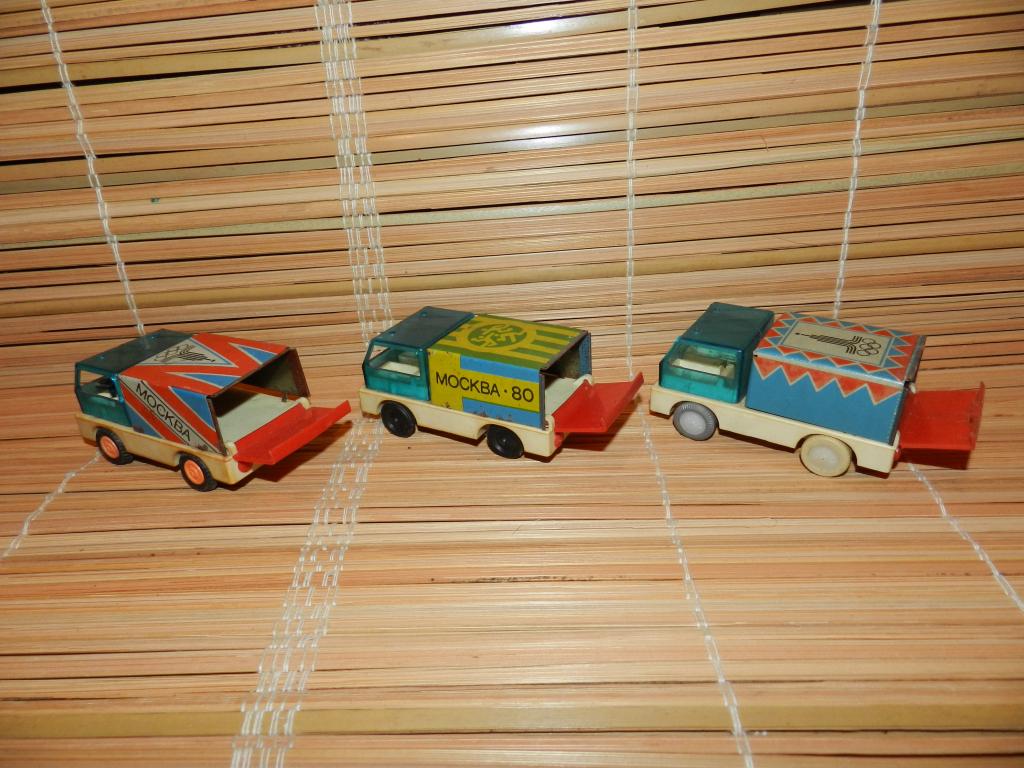МАШИНКИ 3 шт. ГРУЗОВИЧКИ-ФУРГОНЫ. ОЛИМПИАДА-МОСКВА-80. (СИМВОЛИКА) Игрушки СССР 1980 год.