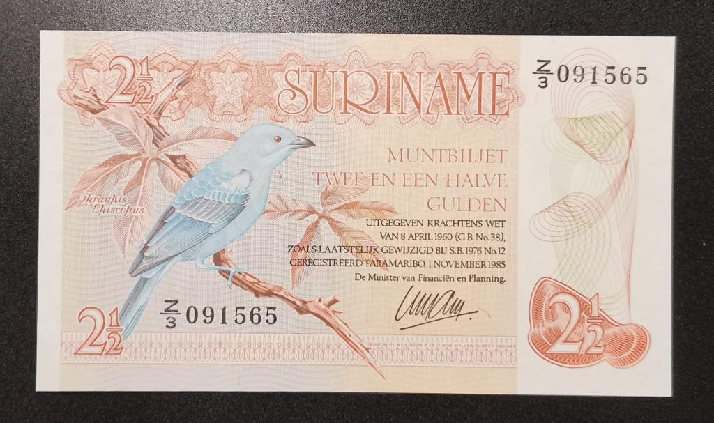 Суринам 2 1/2 (2,5) Гульдена 1985 P119 UNC Дешево