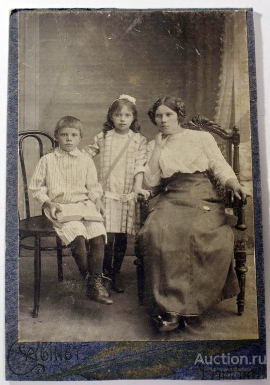 Фото Молодая мама с детьми 1914 г.