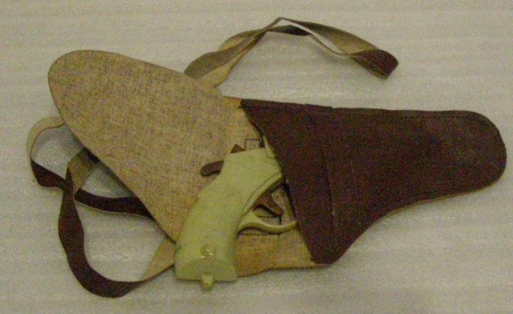 Пистолет. Револьвер. Наган. Кобура. Родной сбор. 1960 год. Амуниция. Игрушка СССР.