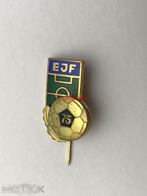 Знак спорт футбол EJF 75 тяж металл редкий знак 