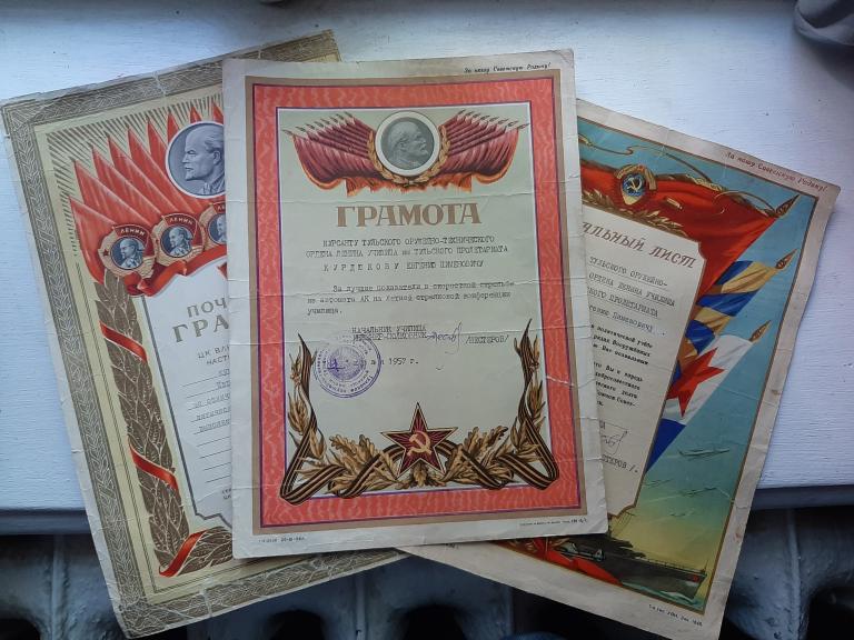 ГРАМОТЫ  КУРСАНТУ ТОТУ ЗА ЛУЧШИЕ ПОКАЗАТЕЛИ В  СТРЕЛЬБЕ С АВТОМАТА АК