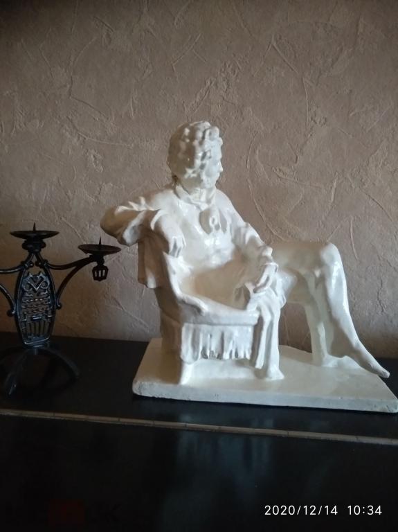 Скульптура Пушкин в кресле. СССР. Гипс. 