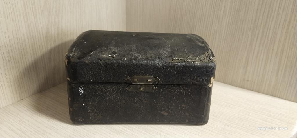 Шкатулка. До 1917 года. Кожа.