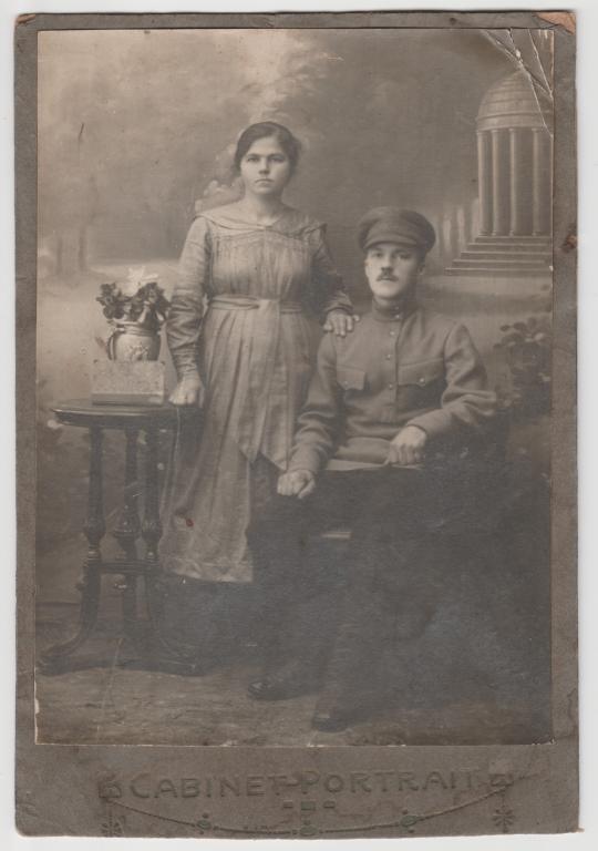 3080 Российская империя Студийное семейное фото, военный с женой
