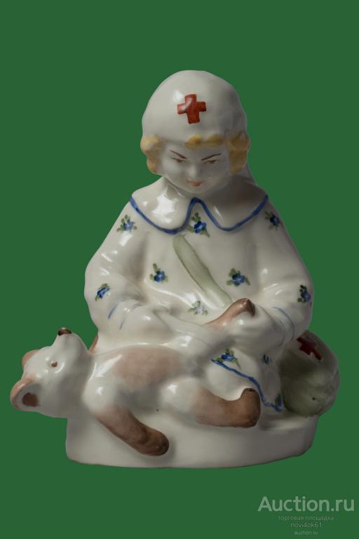 СССР. Баку. Бакинский фарфоровый завод. Юная санитарка. Девочка с мишкой. Реставрация