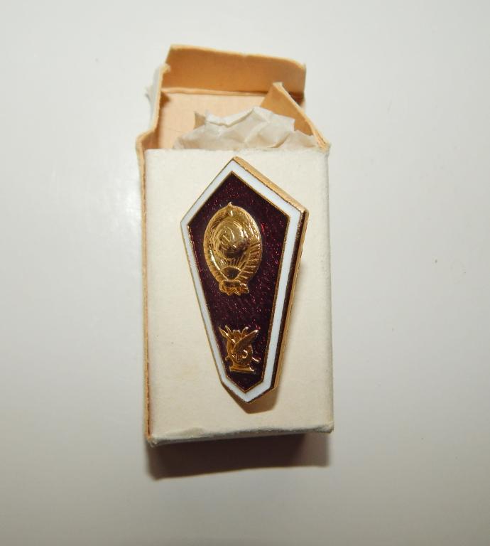 ЗНАК РОМБ. МУЗЫКАЛЬНОЕ УЧИЛИЩЕ ЛМД. НОВЫЙ В КОРОБКЕ
