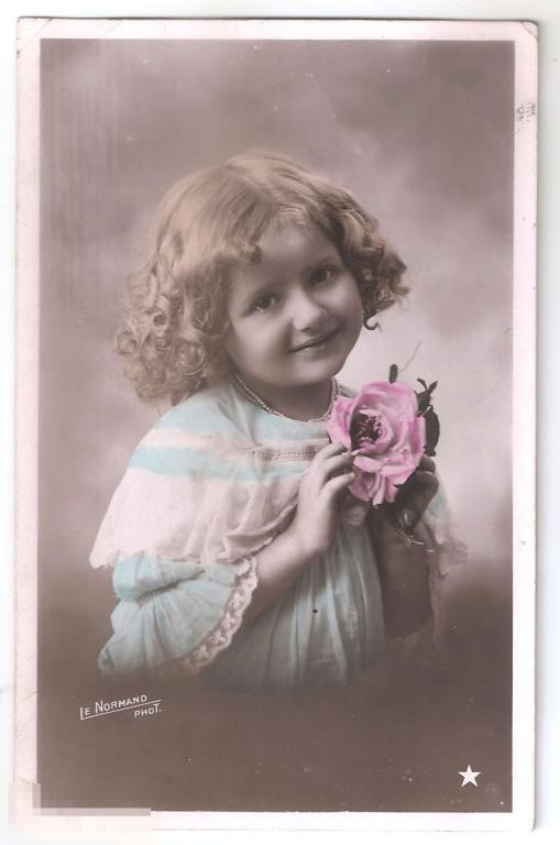 Старинная открытка - Милашка - Франция 1908 год - Девочка с розой