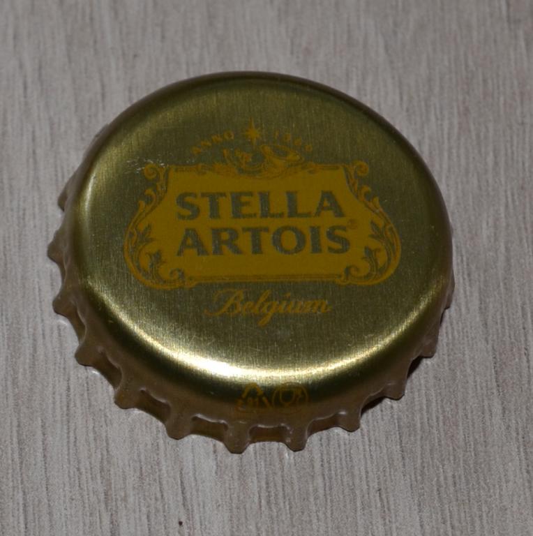 Кронен-пробка из России. STELLA  ARTOIS Belgium. Золотистая.