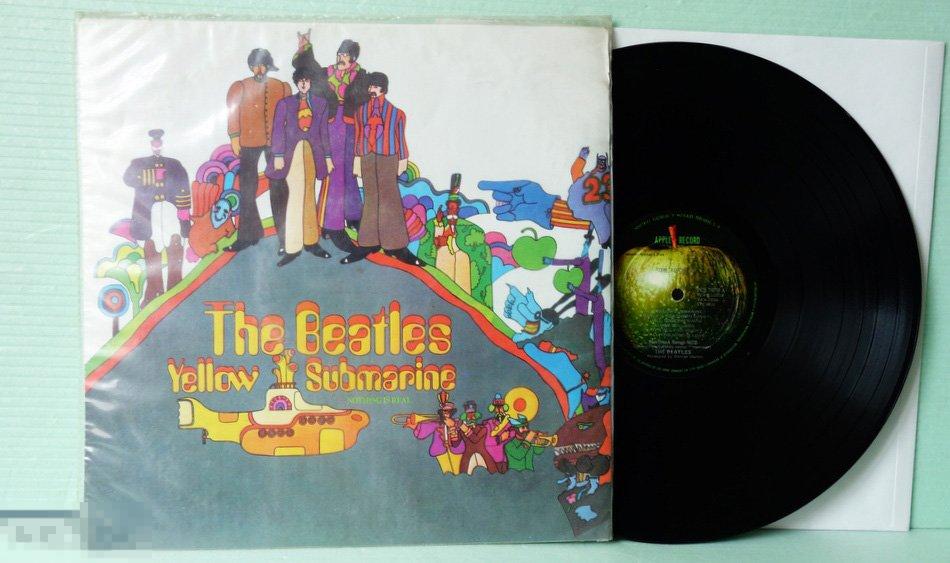THE BEATLES YELLOW SUBMARINE   VERY RARE  ---  MINT-
