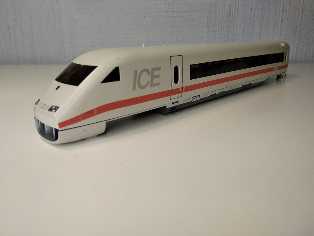 16мм.(HO) Корпус головного вагона поезда ICE,с повреждениями,Roco