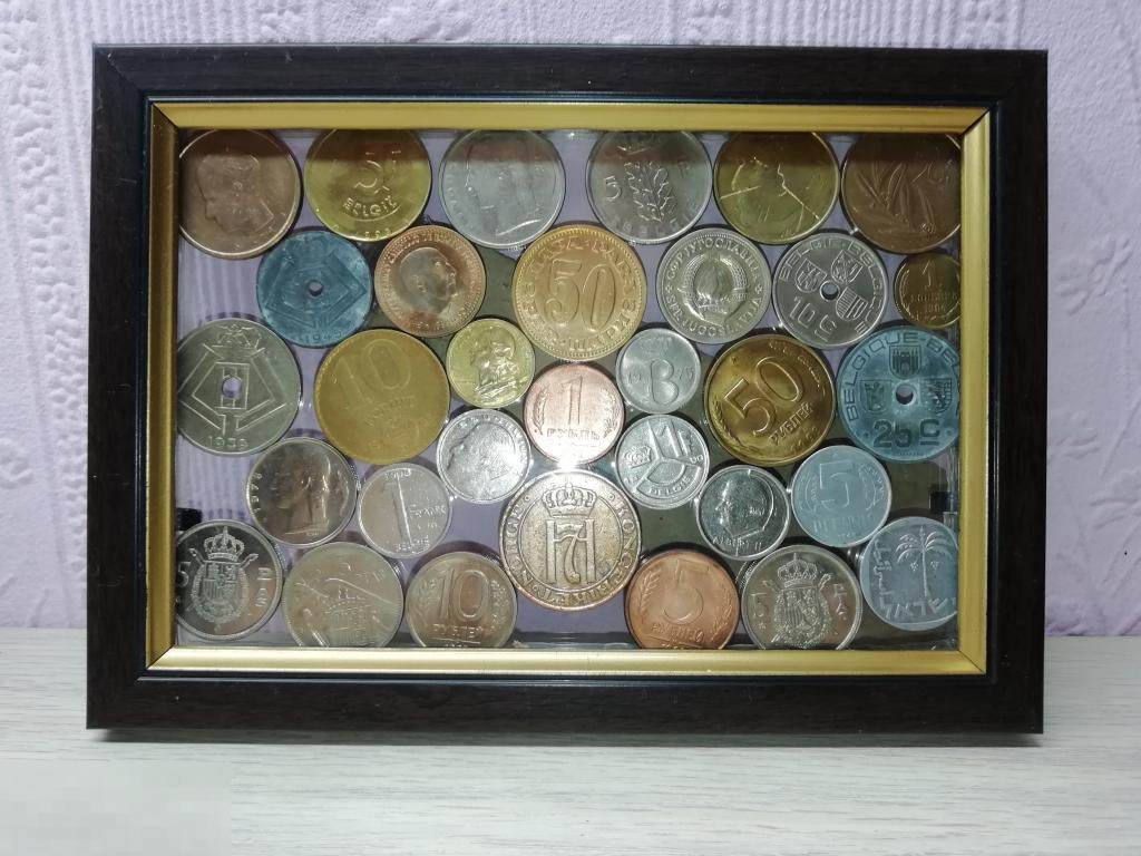 Панно в рамке "Монеты Мира " 2 (из 30 оригинальных монет)