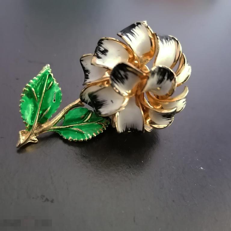 Брошь цветок 3D эмали 