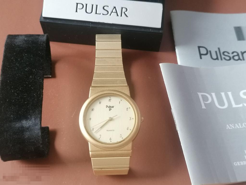 Винтажные часы Pulsar в коробке паспорт новое состояние 