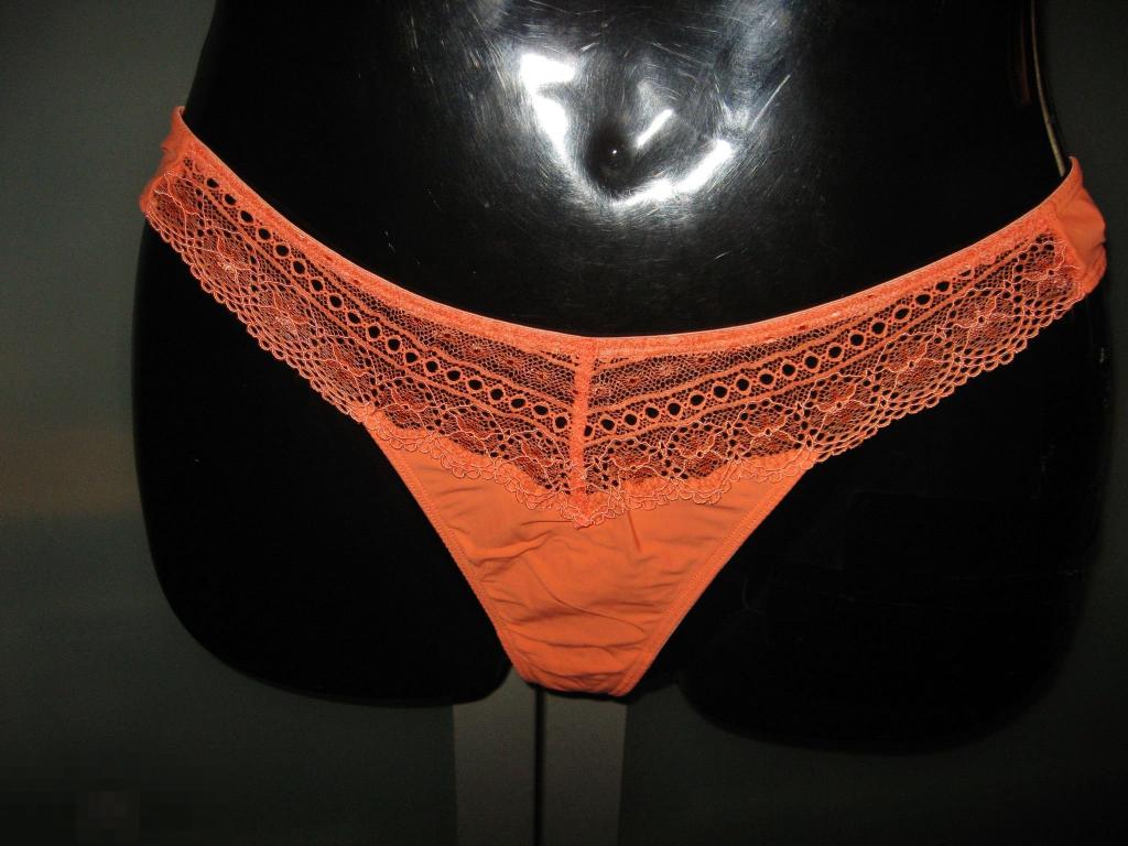 ТРУСЫ ЖЕНСКИЕ СТРИНГИ   СТРЕЙЧ 10%  НА 46(40) БРЕНД  BEEDEES BY TRIUMPH 