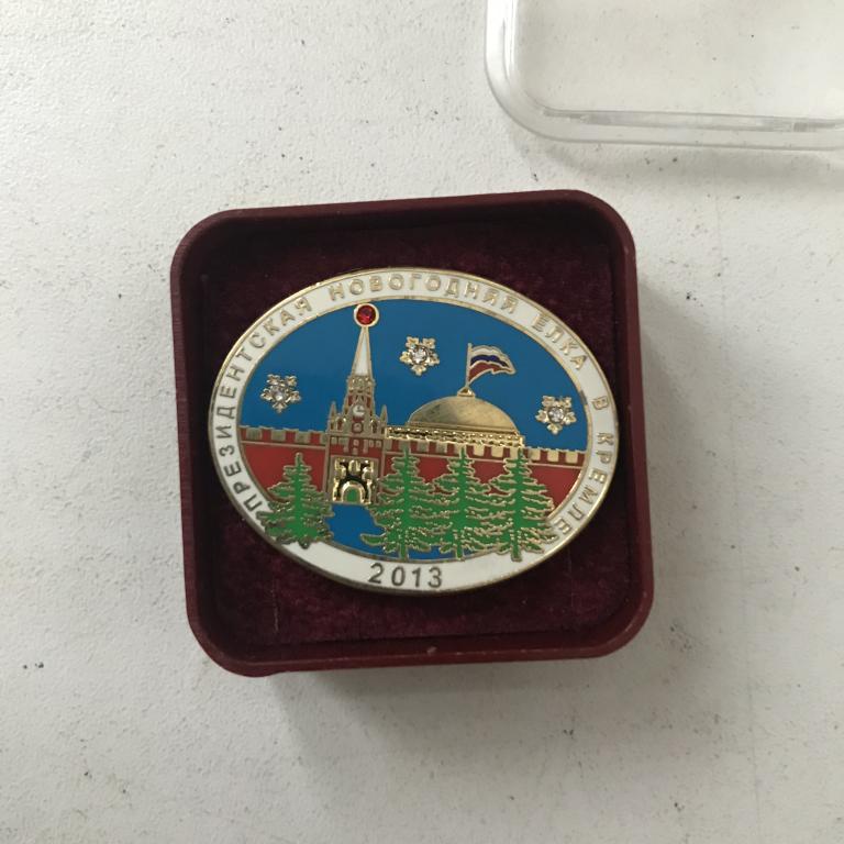 Значок Президентская новогодняя елка в Кремле 2013 год..