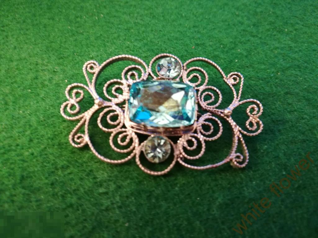 БРОШЬ ФИЛИГРАНЬ ТРИ КАМНЯ