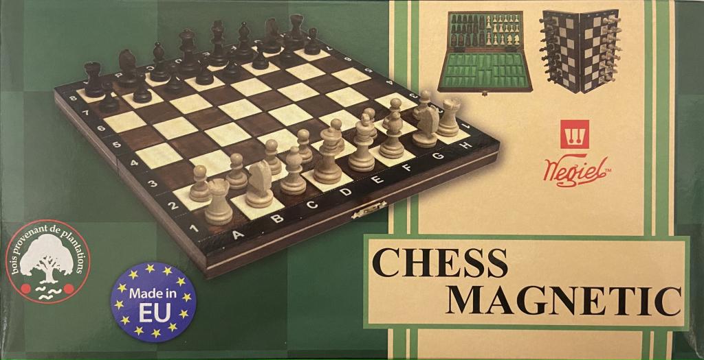 Шахматы дорожные деревянные магнитные с доской / Chess magnetic