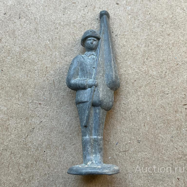 Оловянный Солдатик СССР Игрушка Знаменосец с автоматом. Металл. Детская игрушка СССР.