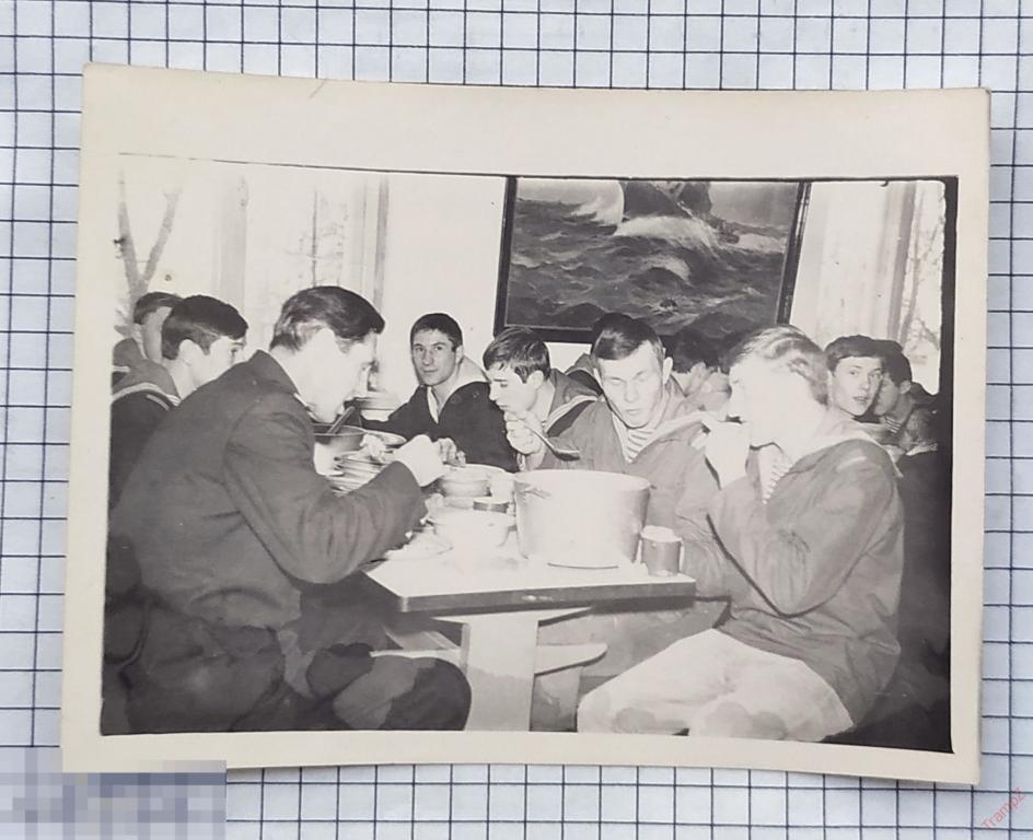 Фотография моряки матросы военнослужащие, обед в столовой #52* 