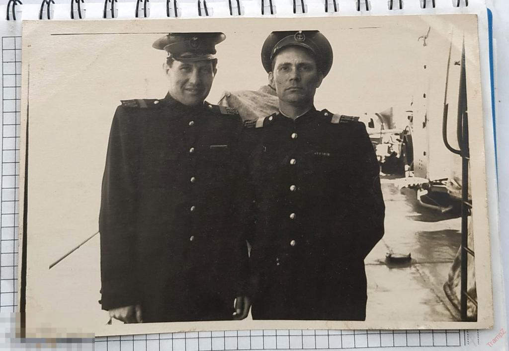 Фотография военнослужащие моряки погоны Черноморский флот, старший сержант кокарда сверхсрочник #49*