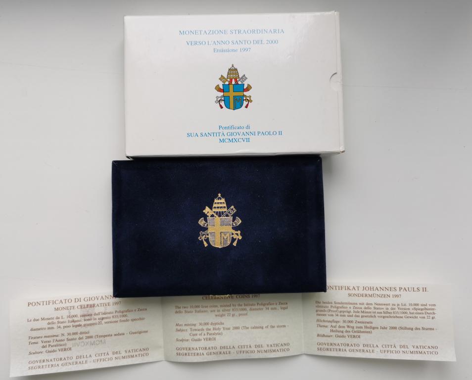 коробка + сертификат на 2 монеты Ватикан 10000 лир 1997 Святой Год 2000