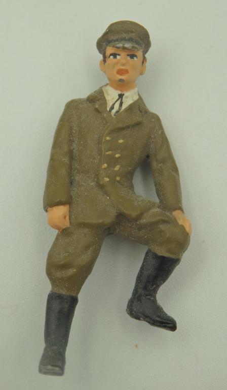 Миниатюра. Фигурка. Шофер. 1:43 (45 мм). Водитель. Олово. К коллекции автомоделей.