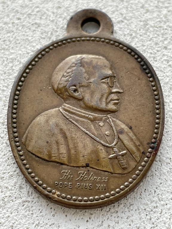 Жетон_Ватикан_Папа римский Пий ХII 1939-1958 гг._26х36 мм_Д