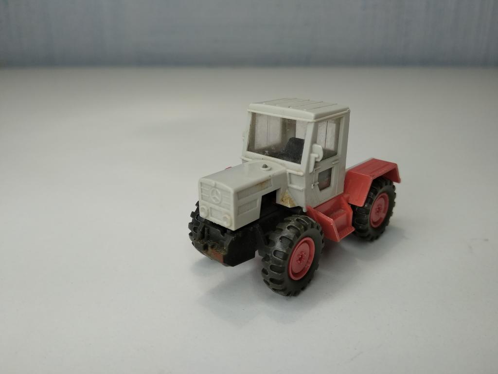 16мм (HO) Трактор Mercedes с повреждениями,Wiking