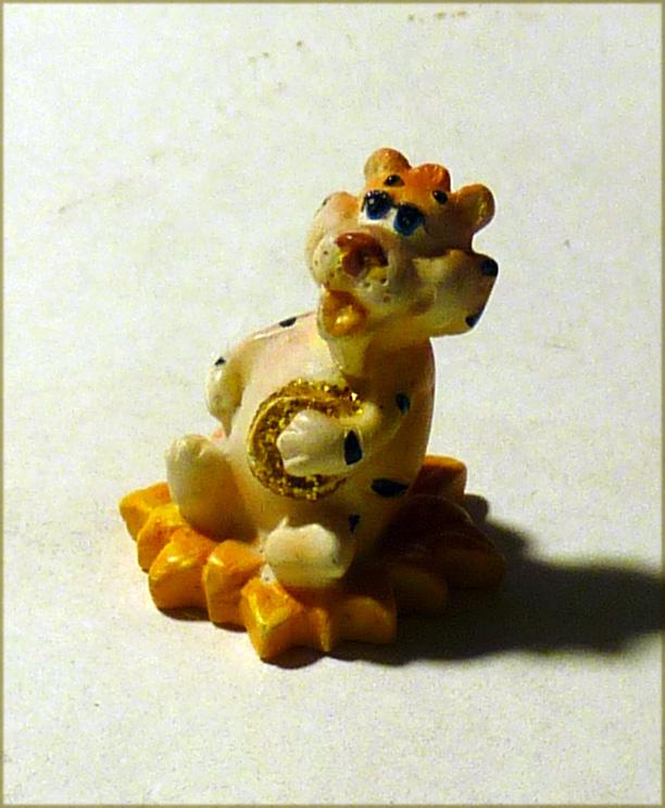 Тигр фигурка пластик символ года