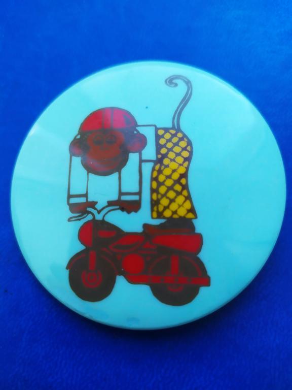 Знак Мартышка на мопеде. Цирк. Бакинская серия в сохране.