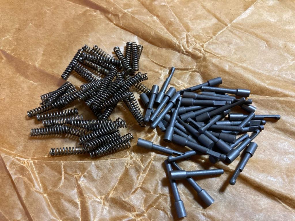 Фиксатор пламягасителя с пружиной АКС-74У